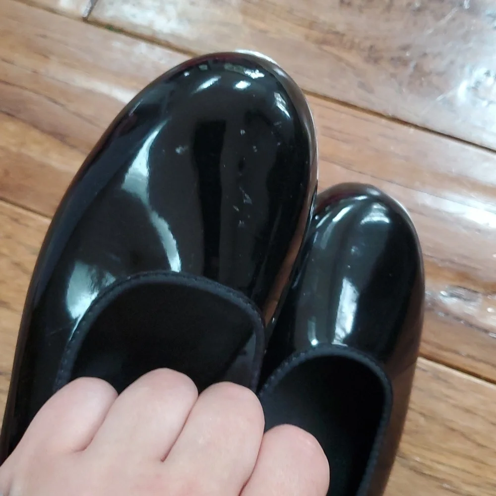 Black patent tap dance shoes